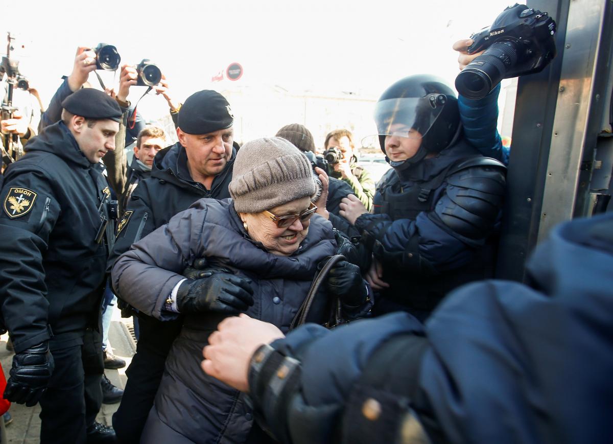 Среди задержанных - оппозиционный лидер Николай Статкевич