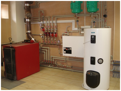 Контури гарячого водопостачання можуть мати проточний або накопичувальний   водонагрівач