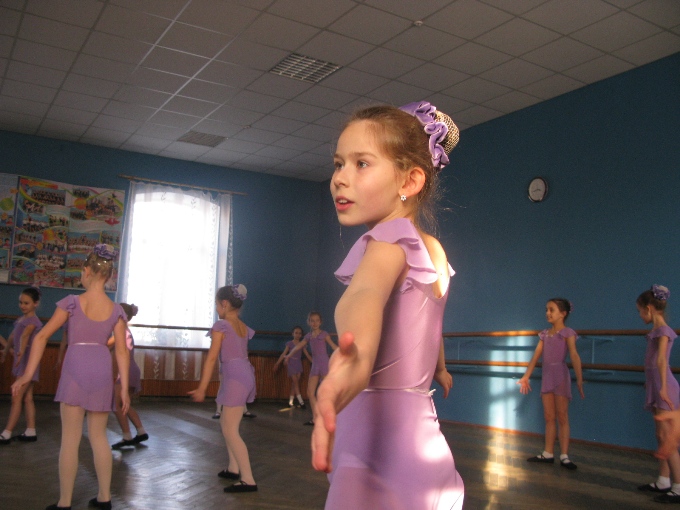 У минулому році в палаці не була представлена ​​сучасна хореографія, тому у вересні було відкрито студія сучасного балету, а також чотири танцювальні групи президента Української ради бального танцю Олексія Литвинова