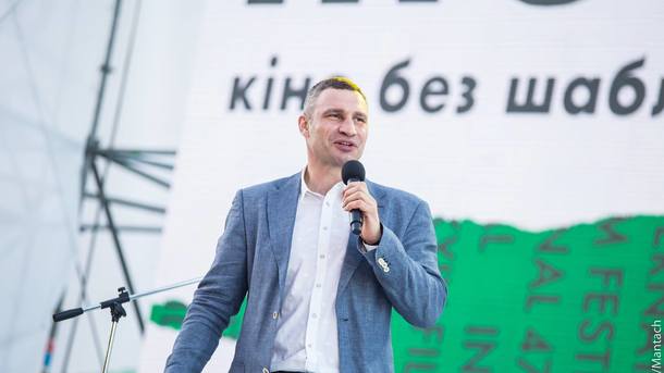 5 жовтня 2018, 14:59 Переглядів:   Мер Києва Віталій Кличко зізнався, що   у нього вдома завжди є гаряча вода   , Так як градоначальник користується бойлером