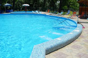 Довжина плавального басейну становить 25 м, що дозволяє комфортно плавати відпочиваючим, регулярно відвідують класичні спортивні плавальні басейни
